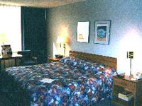Standard queen room photo
