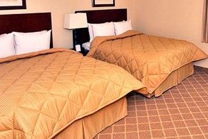 2 Queens room photo