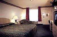 One Queen room photo